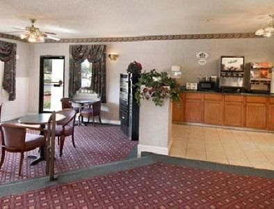 Rodeway Inn Lumberton Interior photo
