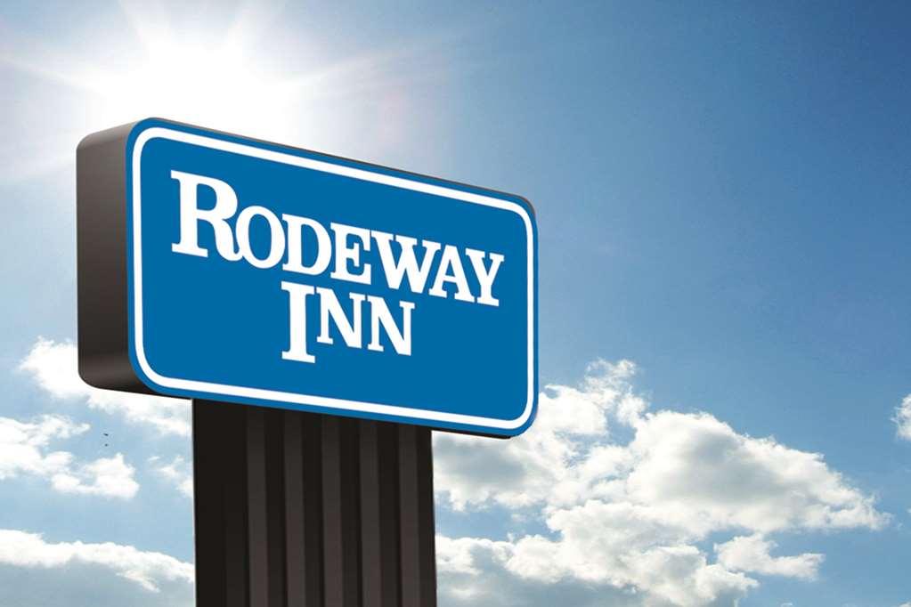 Rodeway Inn Lumberton Exterior photo